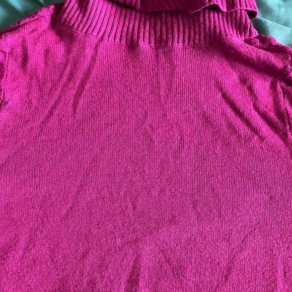 Fuschia sweater - Picture 5 of 8